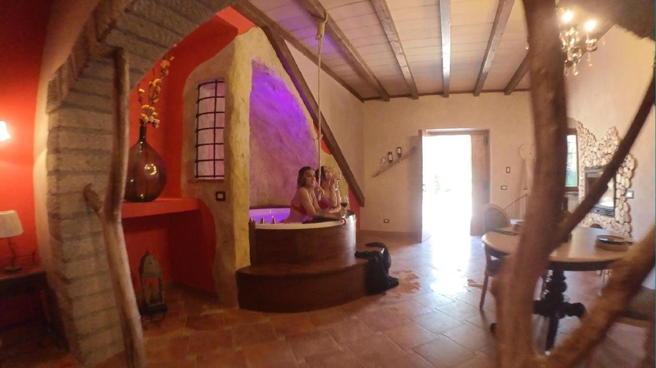 Il Giardino Dei Flintstones B&B เชร์เวเตรี ภายนอก รูปภาพ