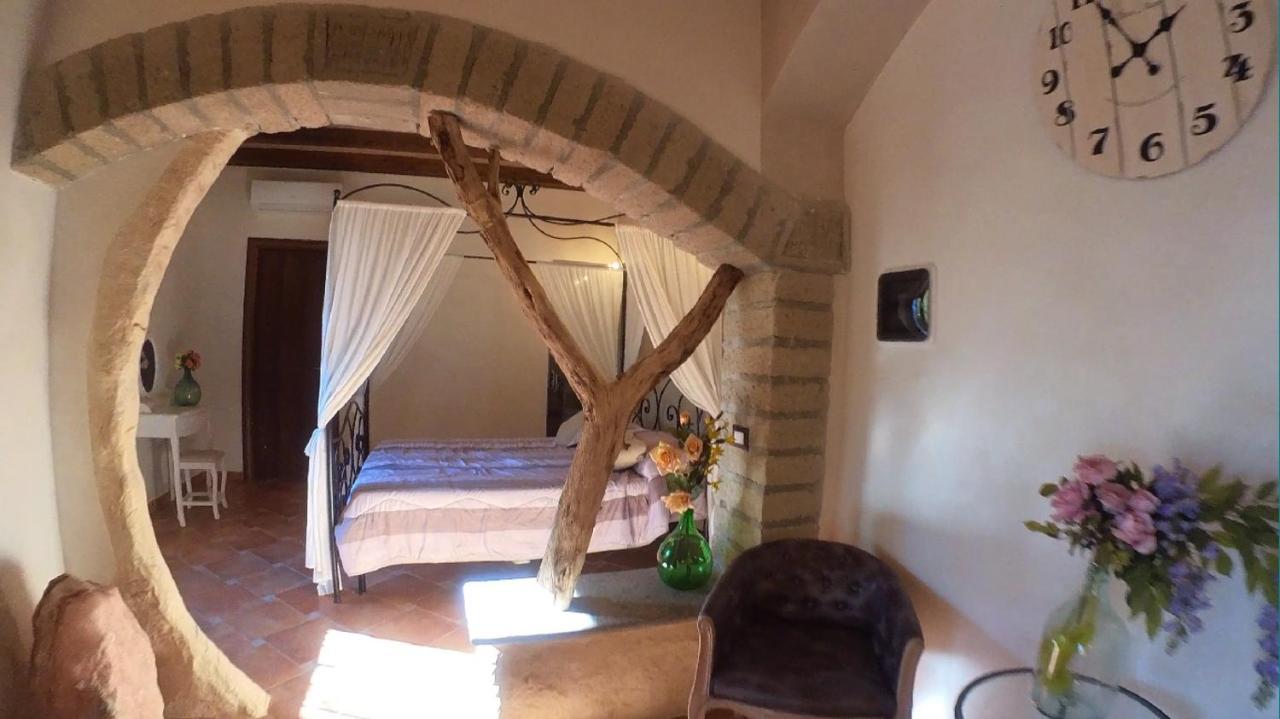 Il Giardino Dei Flintstones B&B เชร์เวเตรี ภายนอก รูปภาพ