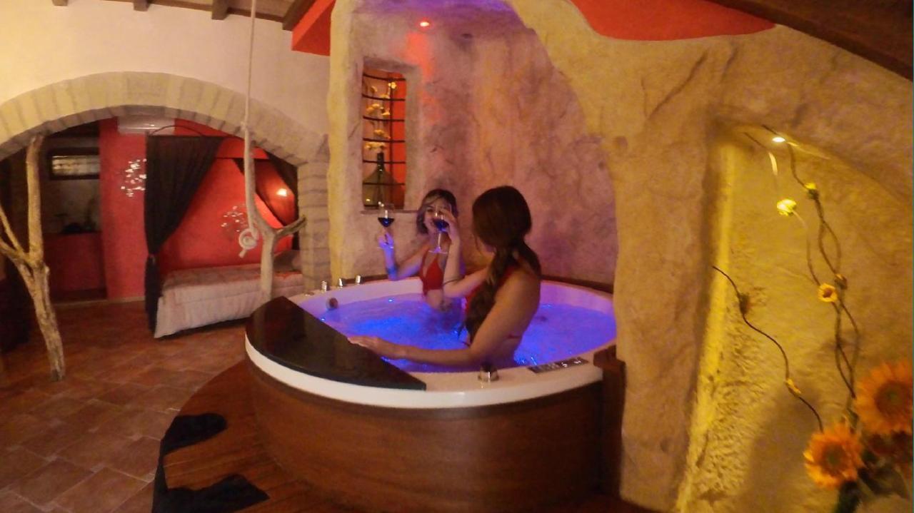 Il Giardino Dei Flintstones B&B เชร์เวเตรี ภายนอก รูปภาพ