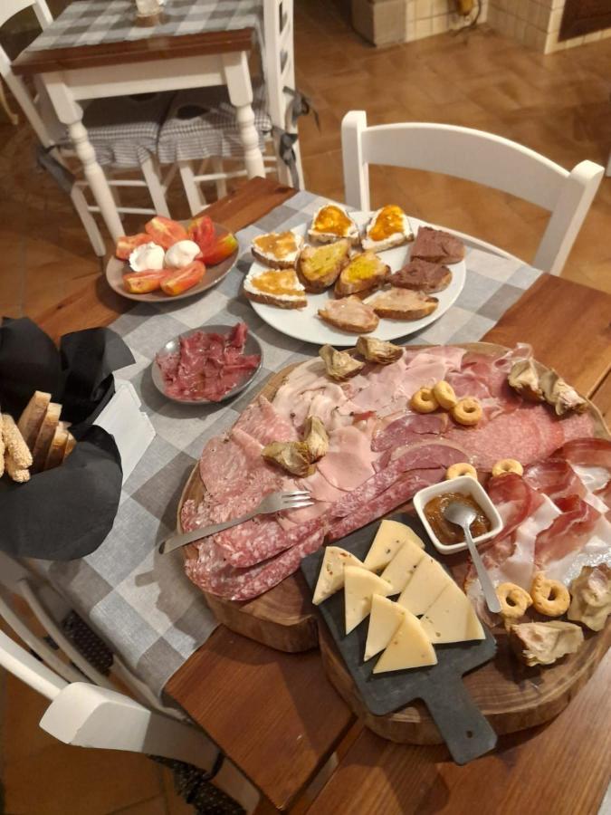Il Giardino Dei Flintstones B&B เชร์เวเตรี ภายนอก รูปภาพ