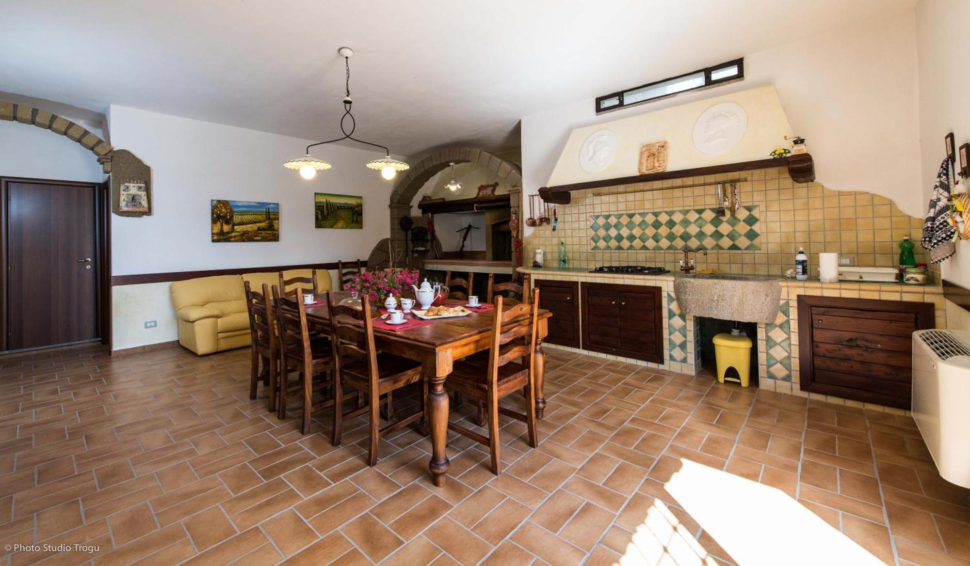 Il Giardino Dei Flintstones B&B เชร์เวเตรี ภายนอก รูปภาพ