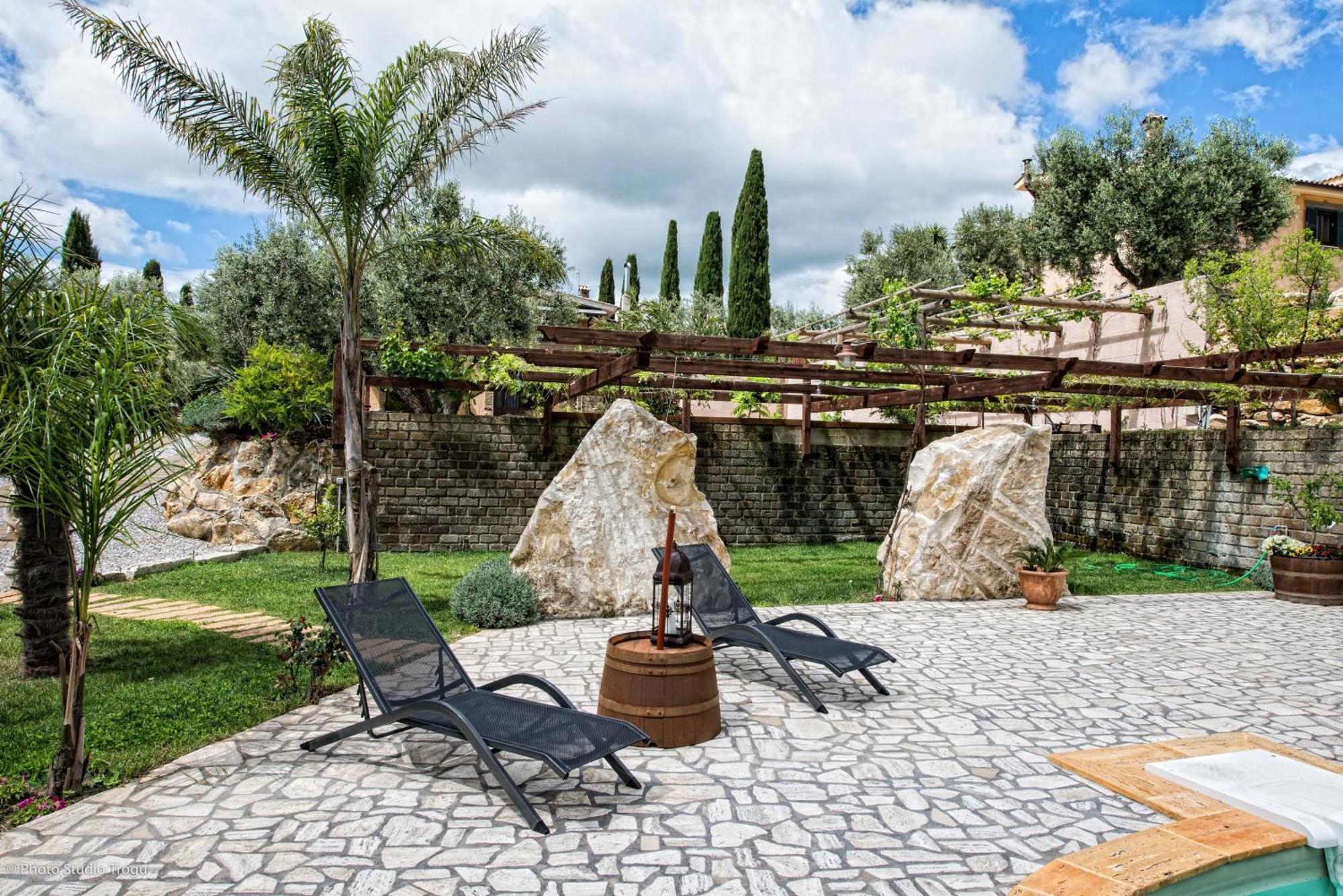 Il Giardino Dei Flintstones B&B เชร์เวเตรี ภายนอก รูปภาพ