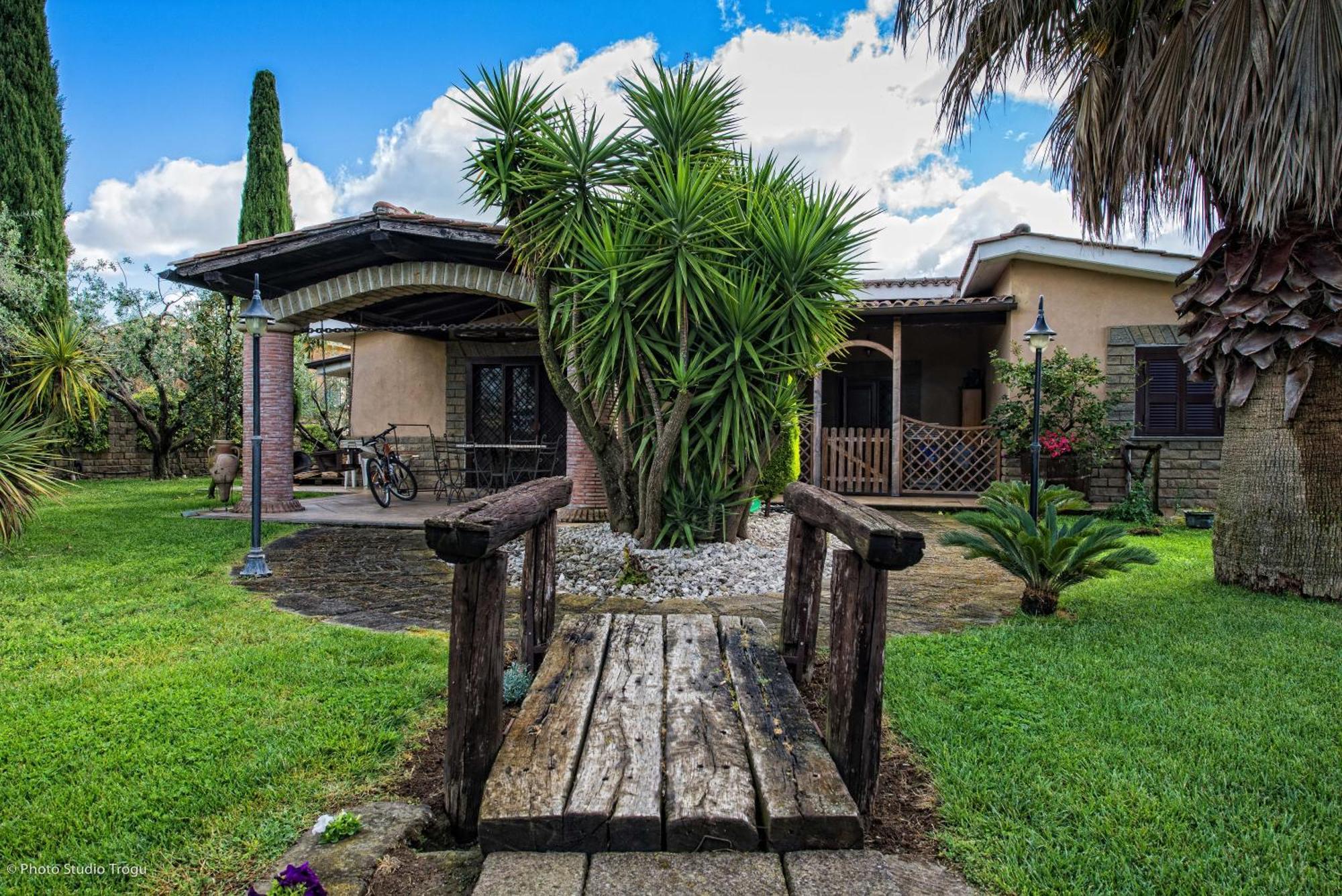 Il Giardino Dei Flintstones B&B เชร์เวเตรี ภายนอก รูปภาพ