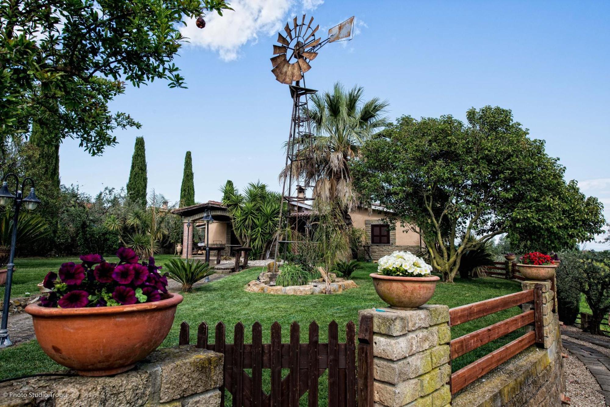 Il Giardino Dei Flintstones B&B เชร์เวเตรี ภายนอก รูปภาพ