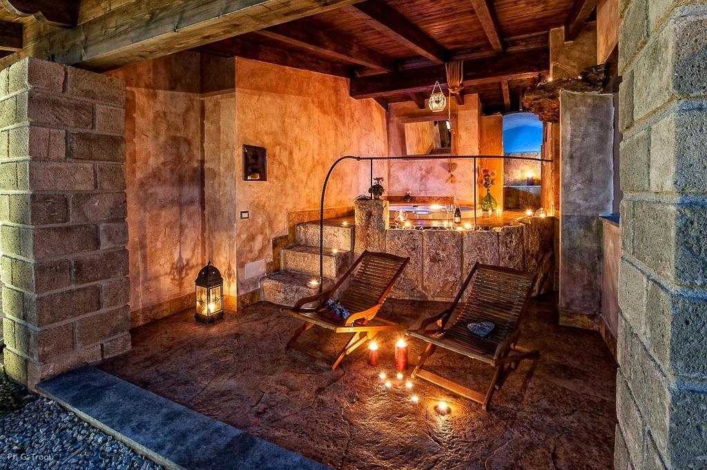 Il Giardino Dei Flintstones B&B เชร์เวเตรี ภายนอก รูปภาพ