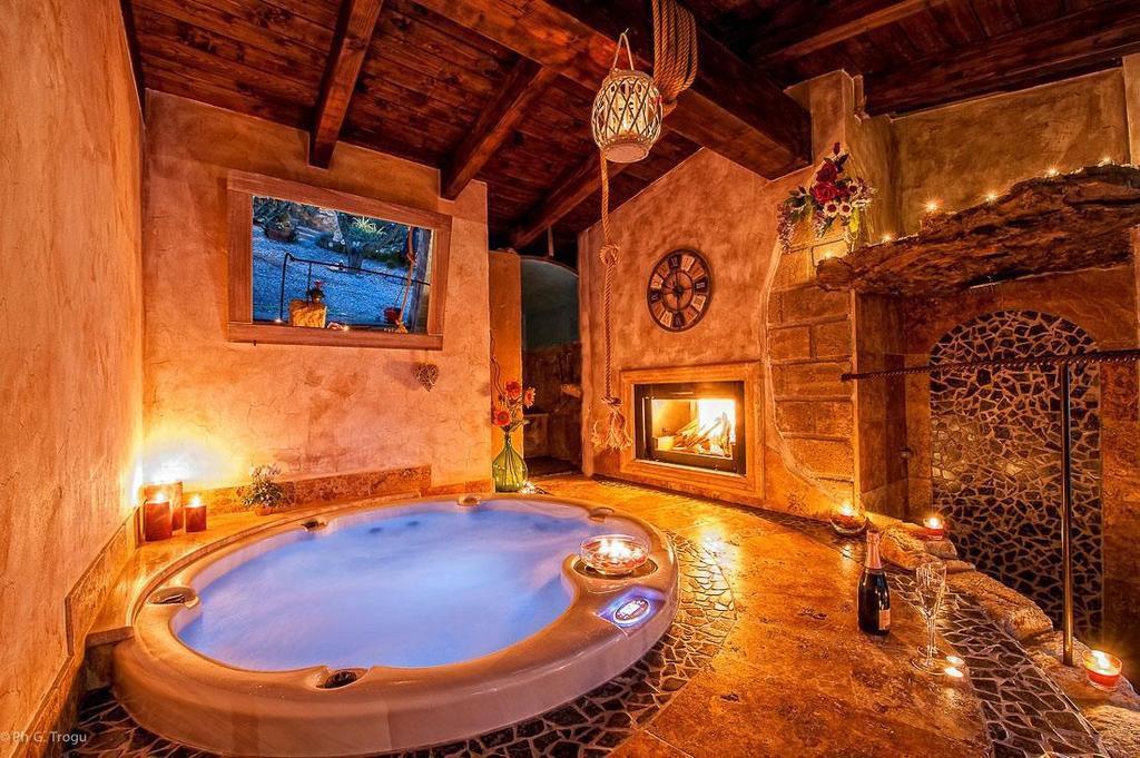 Il Giardino Dei Flintstones B&B เชร์เวเตรี ภายนอก รูปภาพ