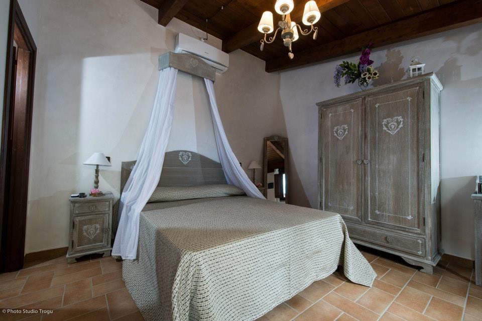Il Giardino Dei Flintstones B&B เชร์เวเตรี ห้อง รูปภาพ