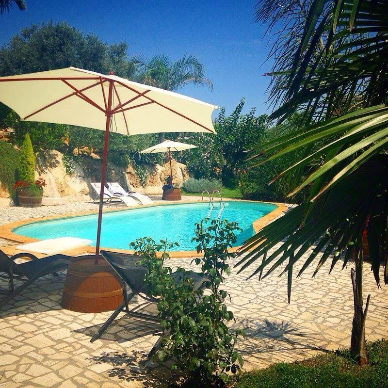 Il Giardino Dei Flintstones B&B เชร์เวเตรี ภายนอก รูปภาพ