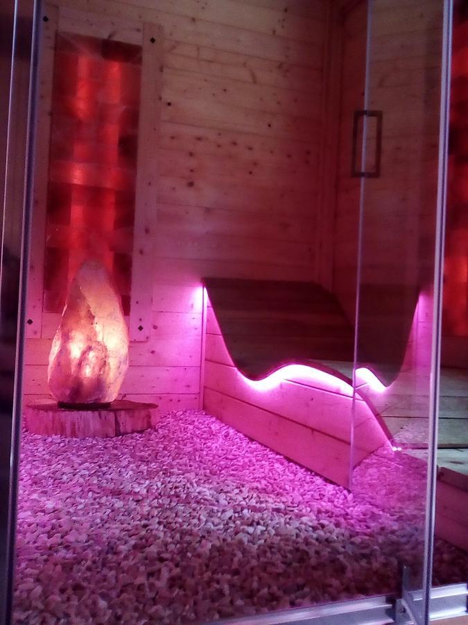 Il Giardino Dei Flintstones B&B เชร์เวเตรี ภายนอก รูปภาพ