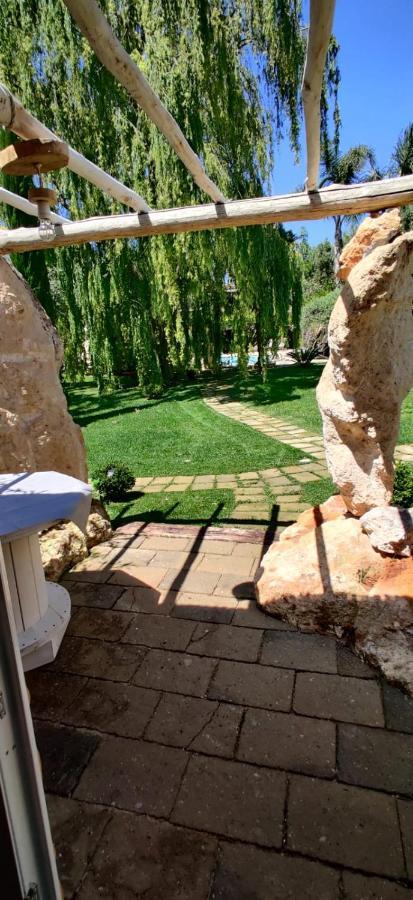 Il Giardino Dei Flintstones B&B เชร์เวเตรี ภายนอก รูปภาพ
