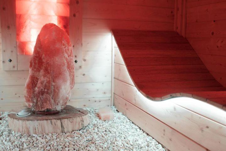 Il Giardino Dei Flintstones B&B เชร์เวเตรี ภายนอก รูปภาพ