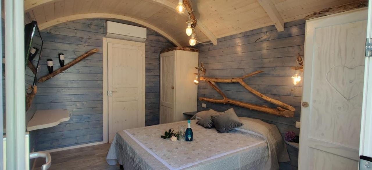 Il Giardino Dei Flintstones B&B เชร์เวเตรี ภายนอก รูปภาพ